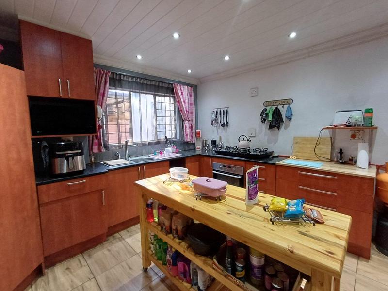 5 Bedroom Property for Sale in Claremont Western Cape